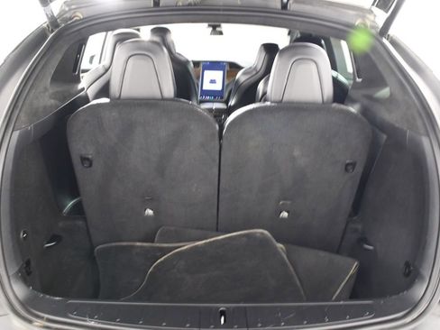 Used 2019 Tesla Model X image 22