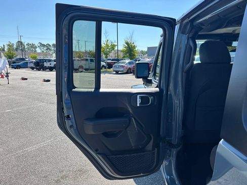 Used 2024 Jeep Wrangler Unlimited AWD/4WD image 51