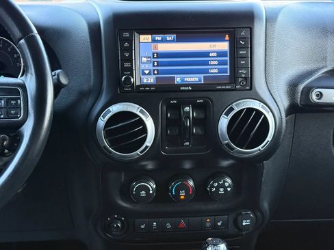 Used 2015 Jeep Wrangler Unlimited Sahara w/ Connectivity Group AWD/4WD image 17