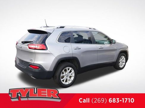 Used 2016 Jeep Cherokee Latitude FWD image 8