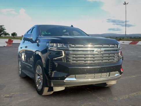 Used 2021 Chevrolet Tahoe Premier w/ Premium Package RWD image 2