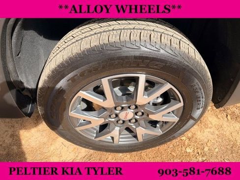 Used 2023 GMC Acadia SLT image 10