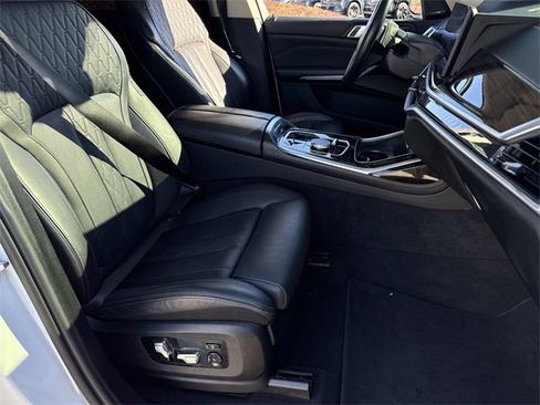 Used 2023 BMW X7 xDrive40i image 11