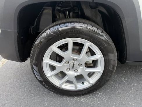 Used 2023 Jeep Renegade Latitude AWD/4WD image 37