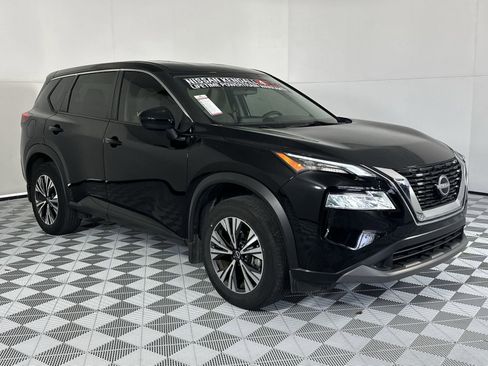 Used 2023 Nissan Rogue SV image 2