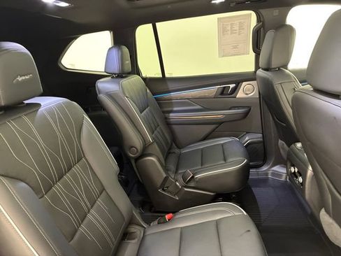 Used 2025 Buick Enclave Avenir w/ Super Cruise Package AWD/4WD image 16
