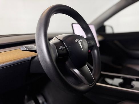 Used 2020 Tesla Model Y Long Range image 16