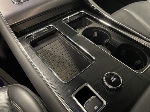 Used 2025 Lincoln Aviator AWD w/ Jet Appearance Package image 13