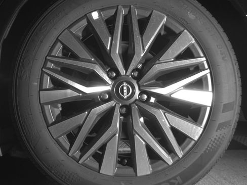 Used 2025 Nissan Altima 2.5 SV FWD image 14
