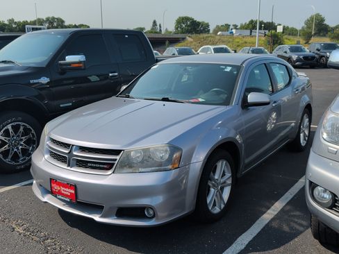 Used 2014 Dodge Avenger SXT w/ Rallye Appearance Group FWD image 2