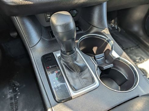 Used 2019 Toyota Highlander LE AWD/4WD image 19