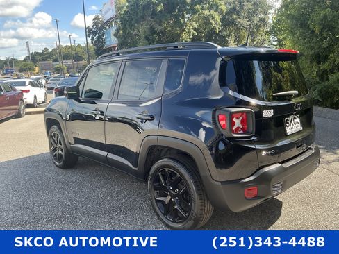Used 2023 Jeep Renegade Altitude AWD/4WD image 3