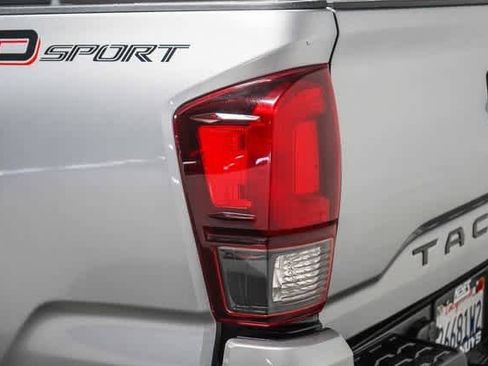 Used 2019 Toyota Tacoma TRD Sport w/ Technology Package image 8