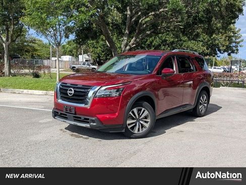 Used 2023 Nissan Pathfinder SL image 1