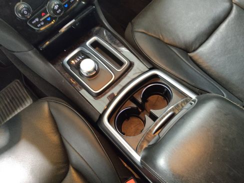 Used 2017 Chrysler 300 C image 26