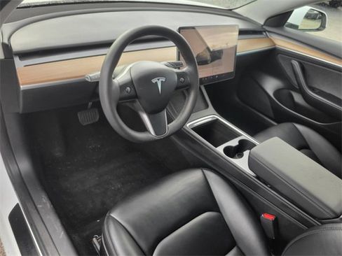 Used 2023 Tesla Model 3 Standard Range image 17
