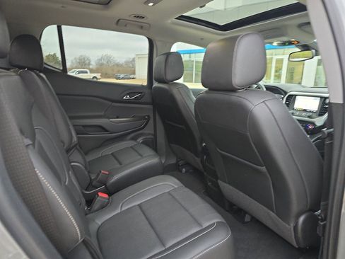 Used 2023 GMC Acadia SLT w/ Elevation Edition image 17