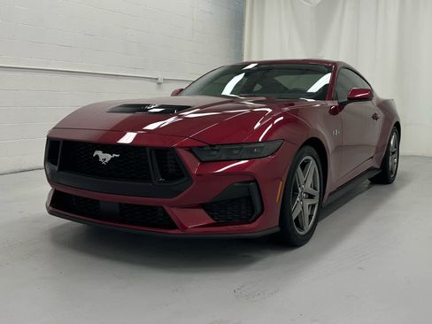 Used 2025 Ford Mustang GT Premium image 4