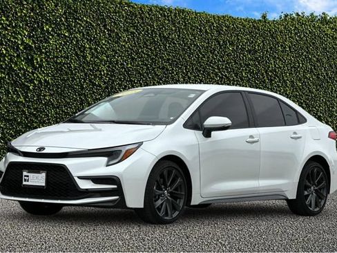 Used 2025 Toyota Corolla SE FWD image 9
