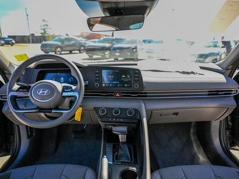 New 2026 Hyundai Elantra SE image 13