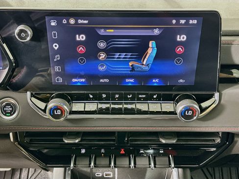 Used 2025 Chevrolet Colorado Z71 AWD/4WD image 24