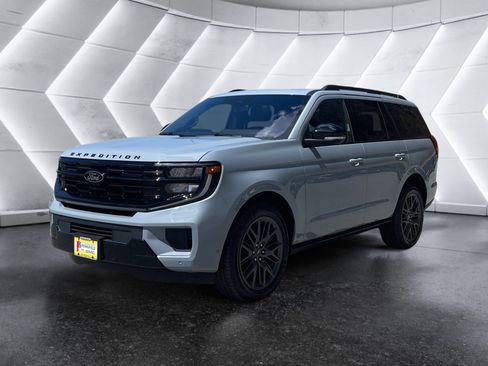 Used 2025 Ford Expedition Platinum w/ Stealth Performance Package AWD/4WD image 2