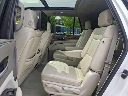 Used 2022 Cadillac Escalade Premium Luxury Platinum image 12