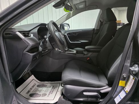 Used 2021 Toyota RAV4 LE AWD/4WD image 10