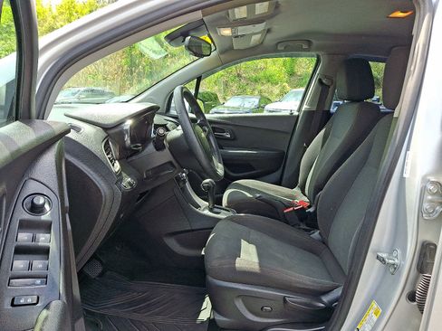 Used 2018 Chevrolet Trax LS w/ LPO, Protection Package AWD/4WD image 13