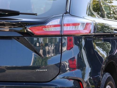 Used 2022 Ford Edge SEL w/ Convenience Package AWD/4WD image 10
