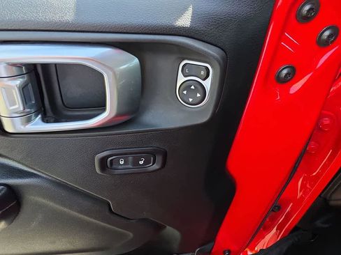 Used 2018 Jeep Wrangler Unlimited Sport S AWD/4WD image 13