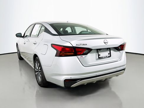 Used 2025 Nissan Altima 2.5 SV image 8