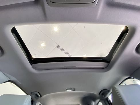 Used 2018 Honda CR-V Touring image 25