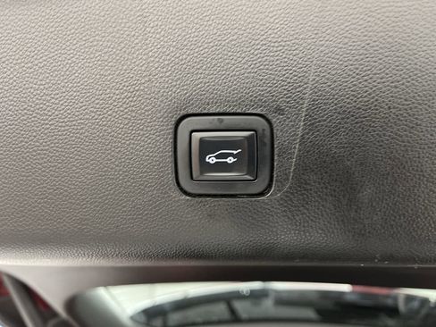 Used 2020 Chevrolet Traverse LT FWD image 31