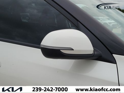 New 2026 Kia Seltos S FWD image 8