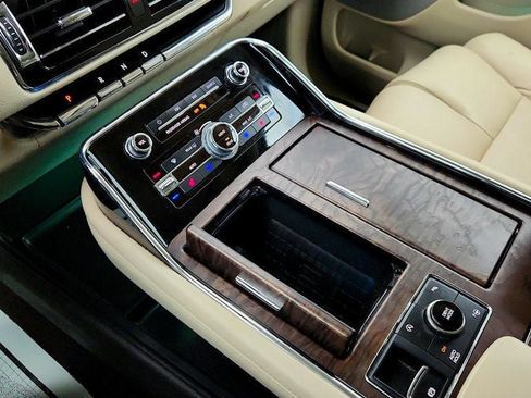 Used 2020 Lincoln Navigator Reserve w/ Luxury Package image 16