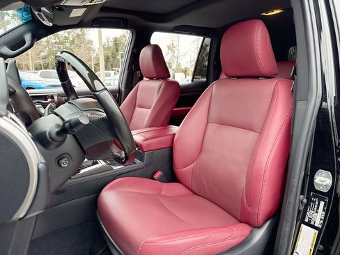 Used 2023 Lexus GX 460 Premium w/ Premium Package image 11