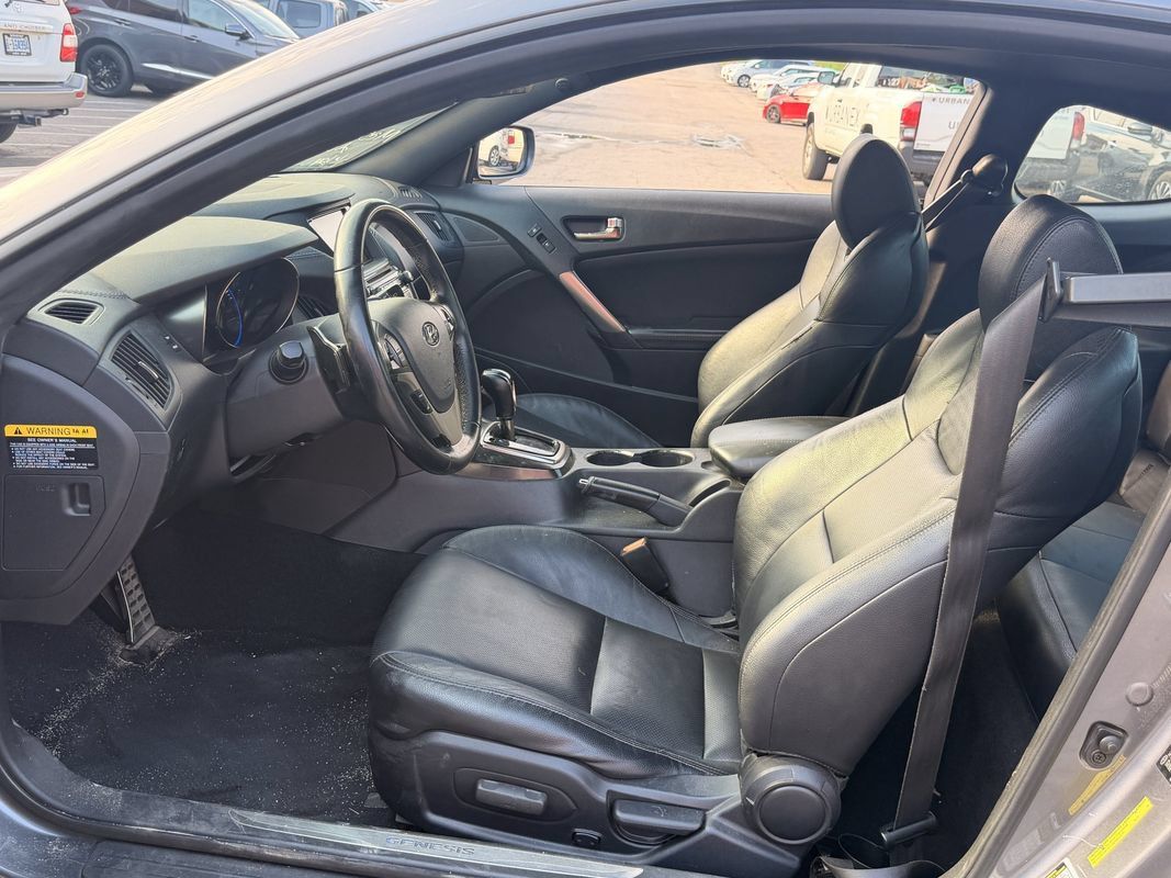 Used 2015 Hyundai Genesis 3.8 RWD image 7