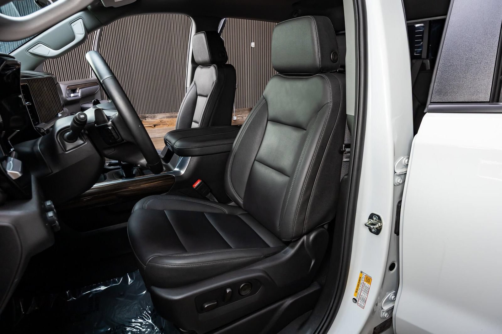 Used 2026 Chevrolet Silverado 1500 LT Trail Boss w/ LT Trail Boss Premium Package AWD/4WD image 29