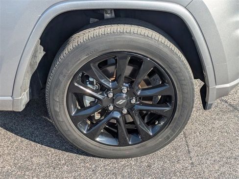 Used 2021 Jeep Grand Cherokee Laredo X image 9