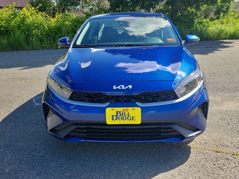 Used 2024 Kia Forte LXS w/ LXS Technology Package FWD image 2