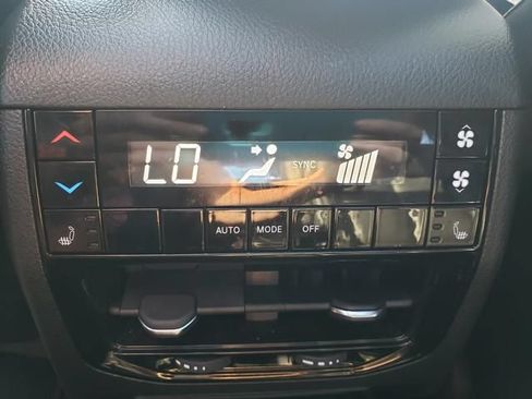 Used 2025 Jeep Grand Cherokee L Limited w/ Luxury Tech Group II AWD/4WD image 16