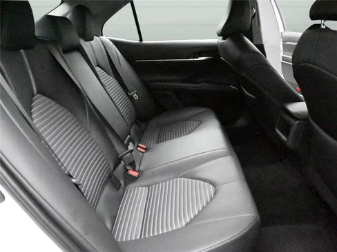 Used 2023 Toyota Camry SE image 18