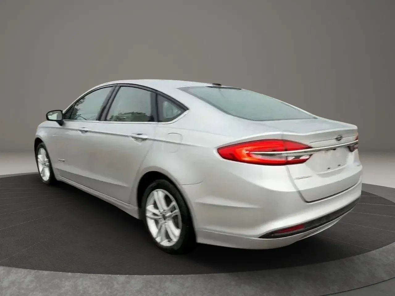 Used 2018 Ford Fusion S FWD image 4