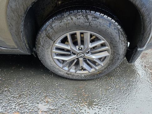 Used 2023 Nissan Rogue S image 9