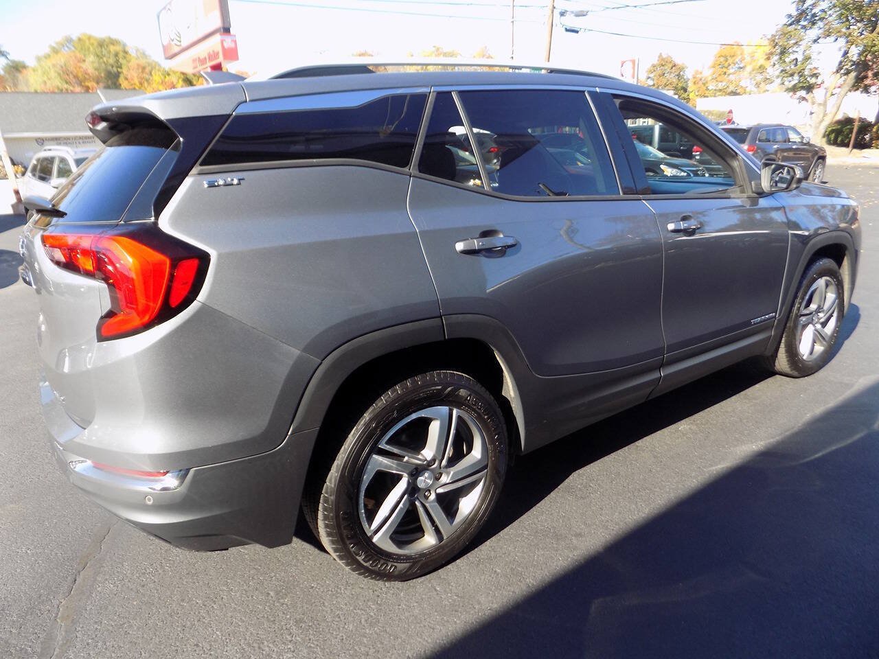 Used 2019 GMC Terrain SLT w/ Preferred Package AWD/4WD image 4
