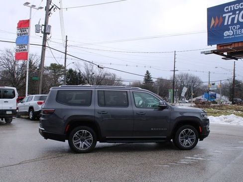 Used 2022 Jeep Wagoneer Series III w/ Flexible Seating Group image 3