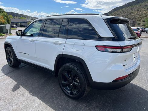 Certified 2023 Jeep Grand Cherokee Altitude image 5