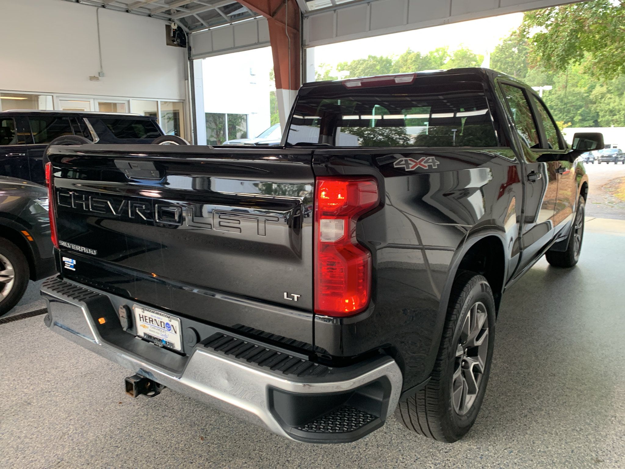 Used 2022 Chevrolet Silverado 1500 LT AWD/4WD image 10