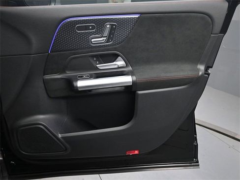 Used 2025 Mercedes-Benz GLA 250 image 29